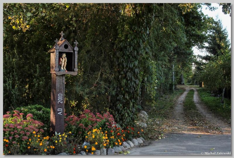 Plik:Zduny Frasobliwy kapliczka.jpg