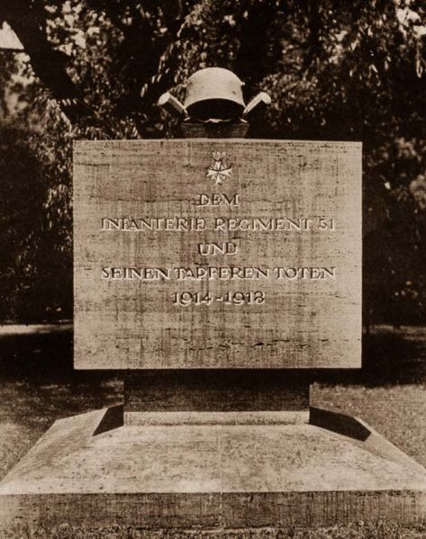 Plik:Pomnik 51 Pułku Piechoty.jpg