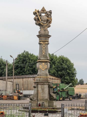 Wysoka, pow. strzelecki; kolumna Trójcy świętej, 1748 (fot. 2015).