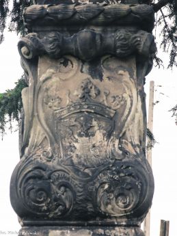 Św. Jan Nepomucen, Cieplice; cokół prawa strona widza (fot. 2014)