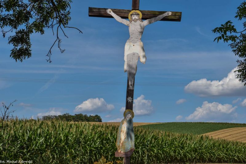 Plik:Dzierżysławice Chrystus z blachy.jpg