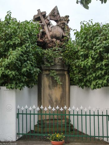 Izbicko, pow. strzelecki; pomnik Trójcy Świętej, XVIII w. (fot. 2015).