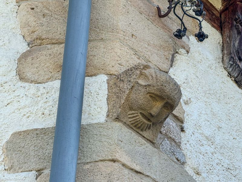 Plik:Miłków maska.jpg