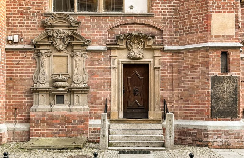 Plik:Zakrystia FE.jpg