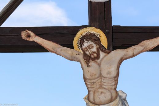 Chrystus z blachy ba krzyżu przydrożnym, Pełcznica