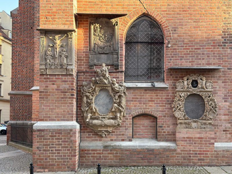 Plik:Fara elżbietańska elewacja NE.jpg