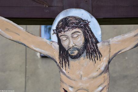 Krzyż przydrożny z Chrystusem z blachy, Ligota Zabrska