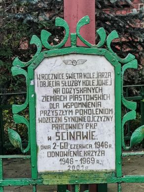 Ścinawa, pow. lubiński; inskrypcja na krzyżu kolejarzy