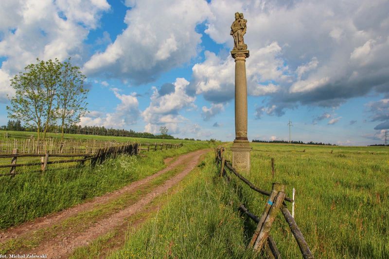 Plik:Kochanów kolumna maryjna.jpg