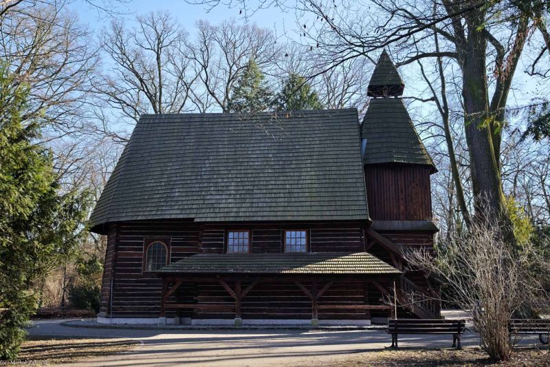 Plik:Park Szczytnicki kościół b.jpg