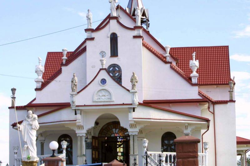 Plik:Krowica, kościół.jpeg