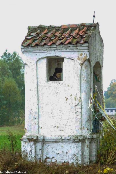 Plik:Mierzynówka, kapliczka, Nepomucen.jpg