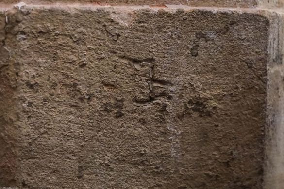 Filar 6N: podstawa od południa