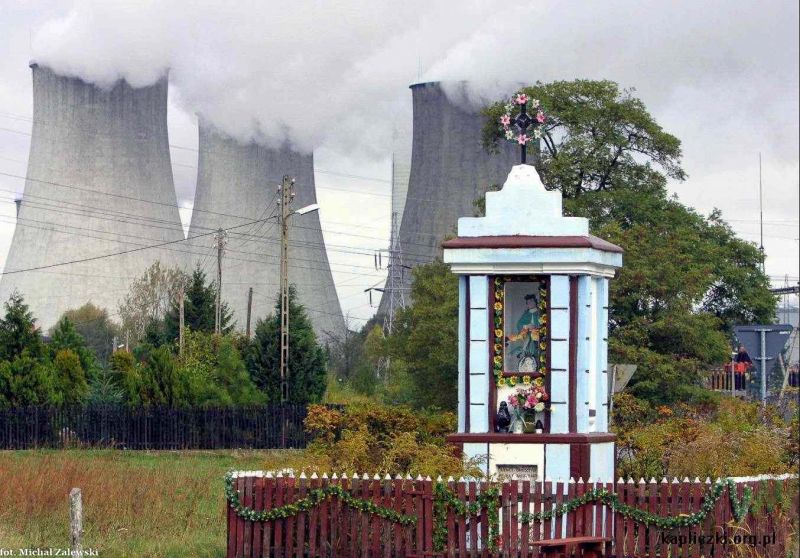 Plik:Żuki kapliczka.jpg