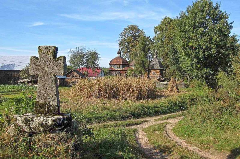 Plik:Nowe Brusno krzyż.jpg