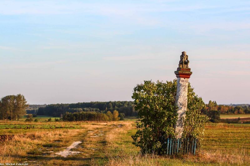 Plik:Piasek Mały kolumna Frasobliwy.jpg