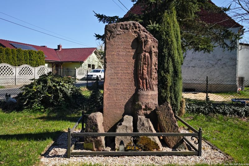 Plik:Stojanów Kriegerdenkmal.jpg