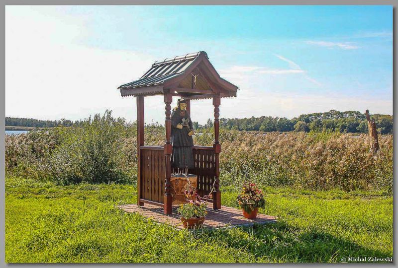 Plik:Głębokie kapliczka Nepomucen.jpg