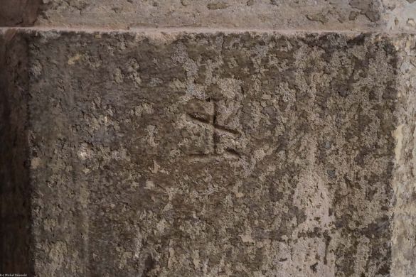 Filar 6N; podstawa od północy