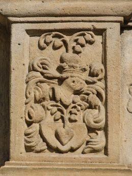 Hertwig na epitafium Hansa Hertwiga (zm. 1575) na południowej fasadzie fary elżbietańskiej