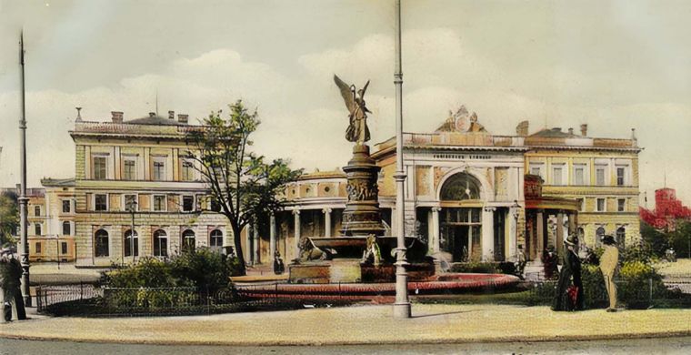 Fontanna przed Dworcem Świebodzkim ok. 1903 r.