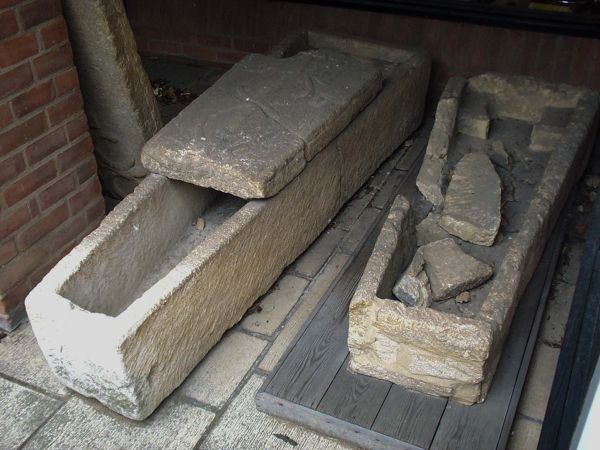 Średniowieczne kamienne trumny; Muzeum Bedford