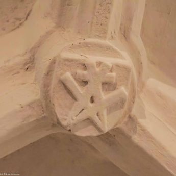 Gmerk na sklepieniu pod emporą w zachodnim przęśle nawy głównej (XV w.) fary elżbietańskiej