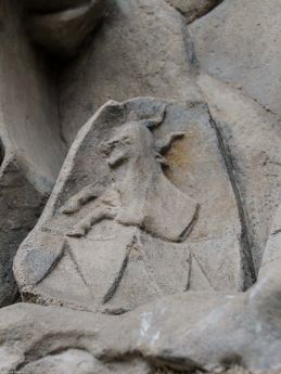 Herb Christopha Rindfleischa na jego epitafium z 1505 r. (południowa elewacja fary elżbietańskiej)