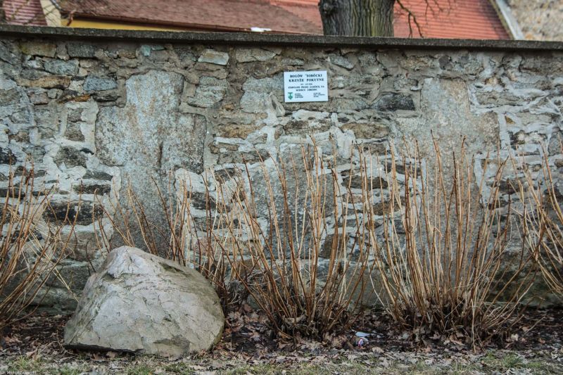 Plik:Rogów Sobócki k. kamienne.jpg