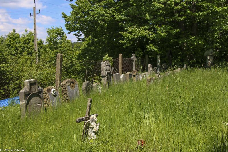 Plik:Wyszki cmentarz.jpg