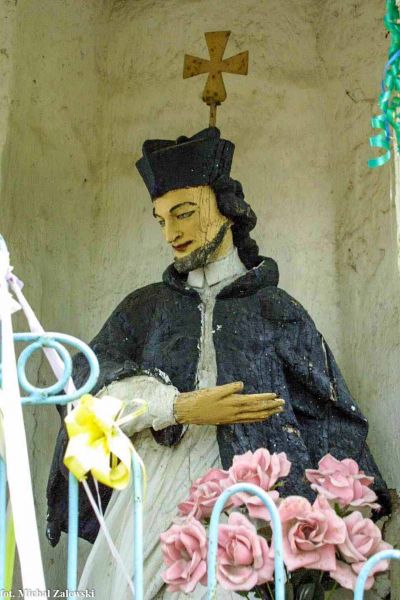 Plik:Mierzynówka, kapliczka, Nepomucen a.jpeg