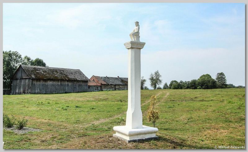 Plik:Strożyska Frasobliwy kolumna.jpg