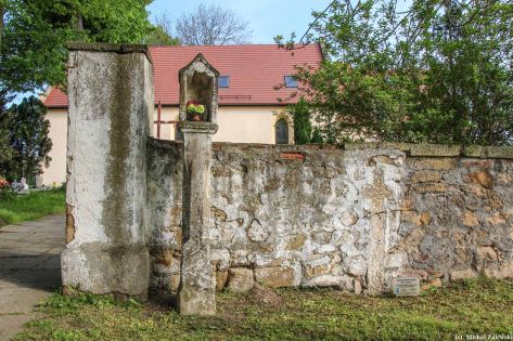 Kamienna kapliczka pokutna w Brochocinie