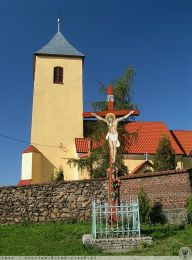 Krzyż z blaszanym Chrystusem w Starym Jaworowie