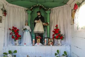 Św. Jan Nepomucen w kapliczce przydrożnej, Bieliny pow. kielecki