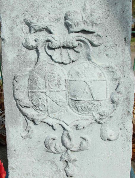 Plik:Czernica kolumna maryjna herb.jpeg