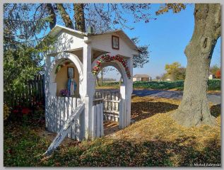 Kapliczka brogowa ze św. Janem Nepomucenem w Modryńcu