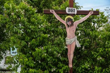 Drewniany krzyż przydrożny, Żelazna