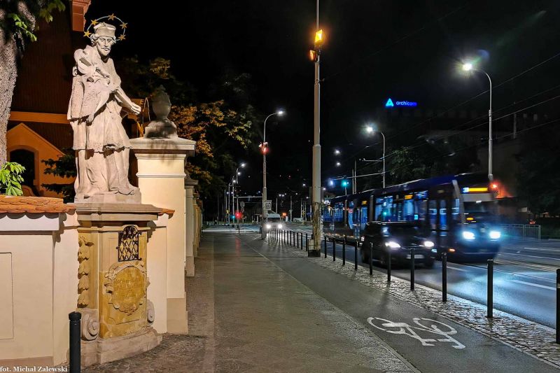 Plik:Przedmieście Oławskie Nepomucen 2020.jpg