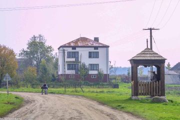 4. Kapliczka brogowa ze św. Janem Nepomucenem w Tarnowie (fot. 2001).