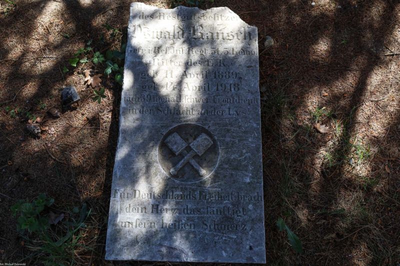 Plik:Oswald Rausch nagrobek.jpg