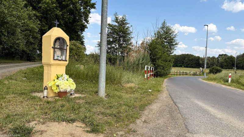 Plik:Żuków kapliczka 2025.jpg