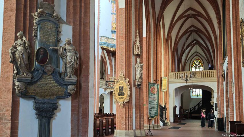 Nawa północna fary elżbietańskiej; widok w kierunku zachodnim