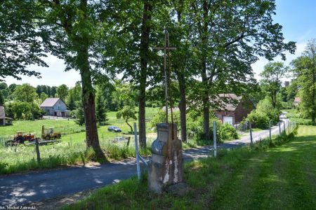 Krzyż przydrożny w Milęcicach