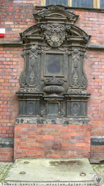 Plik:Nimptsch grobowiec 2006.jpg