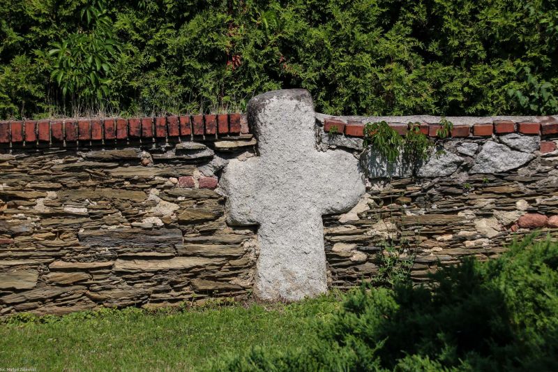 Plik:Pichorowice k. kamienny.jpg