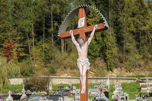 Łapsze Niżne, krzyż na cmentarzu, fot. 2016