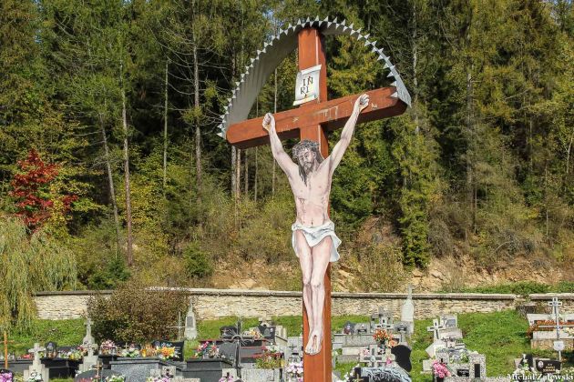 Łapsze Niżne, krzyż na cmentarzu, fot. 2016
