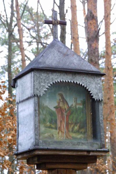 Plik:Durdy, kapliczka skrzynkowa.jpeg