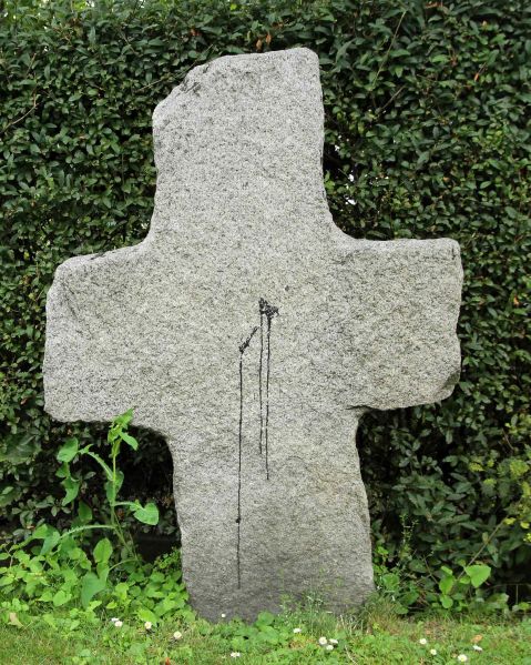 Plik:Przecławice krzyż kamienny 2.jpeg